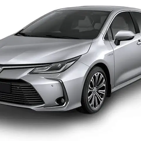 Sedán plateado estilo Toyota Corolla,